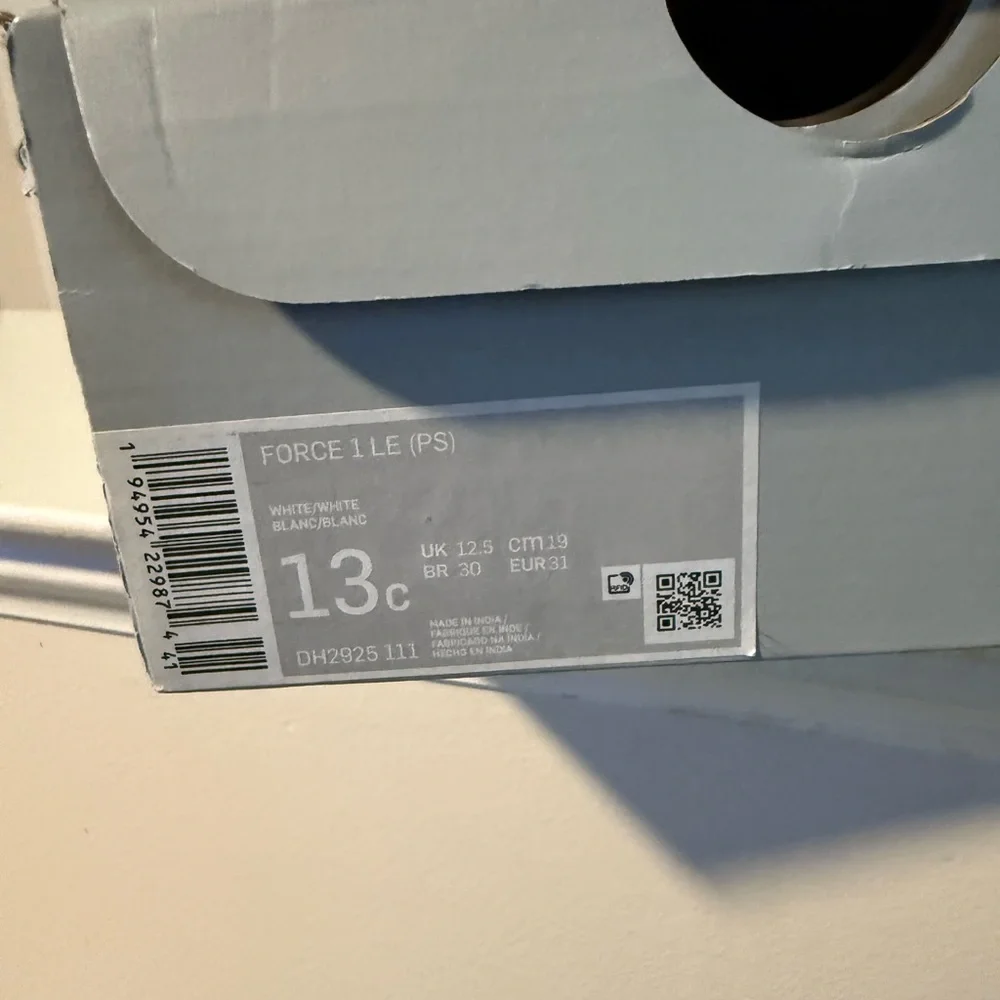 Nike white Air Force 1 LE kids size 13c - Picture 8 of 9